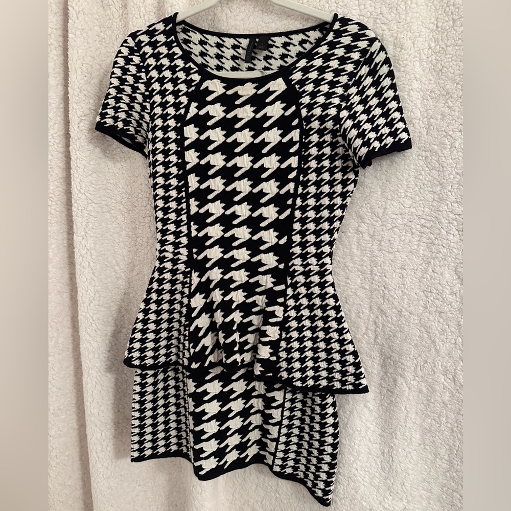 2-piece sweater & sweater skirt set. Topics small, bottom is medium.